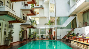 Отель Oak Ray Serene Garden Hotel  Канди